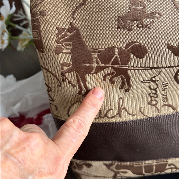 Coach Rare  Horse and Carriage Signature Shoulder Bag. - Picture 14 of 14